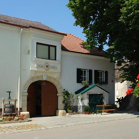 Winzerzimmer - Weingut Tinhof Eisenstadt Dış mekan fotoğraf