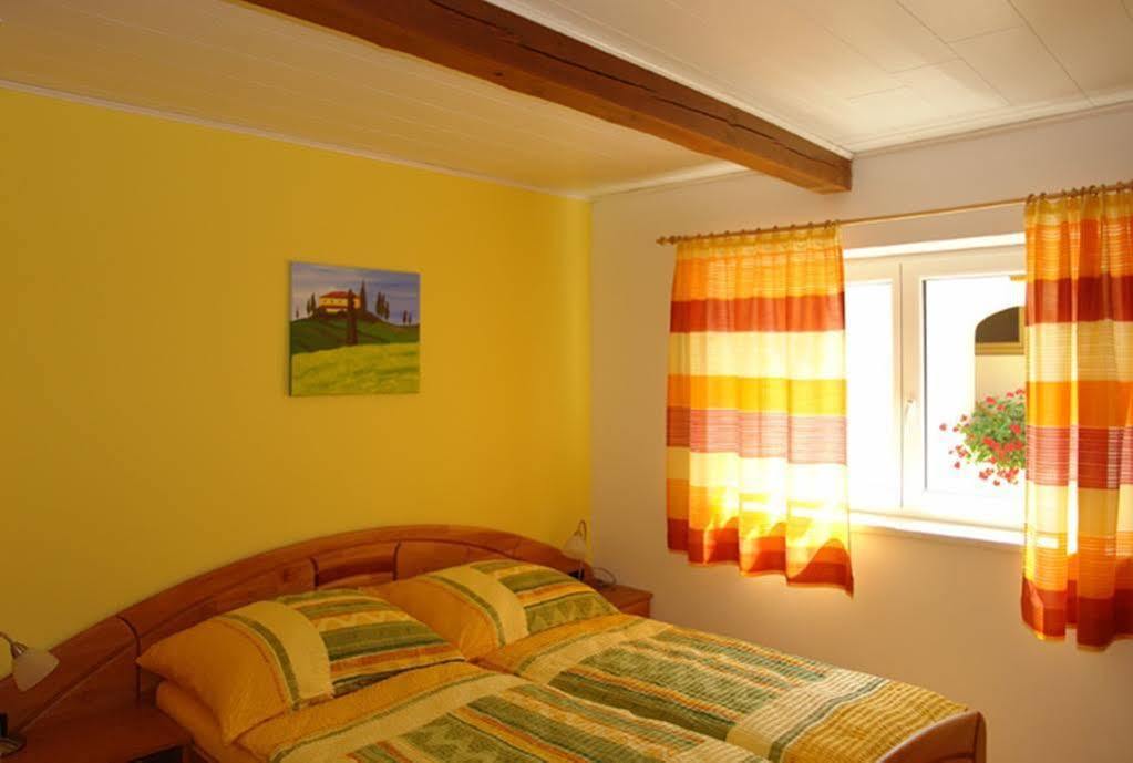 Winzerzimmer - Weingut Tinhof Eisenstadt Dış mekan fotoğraf